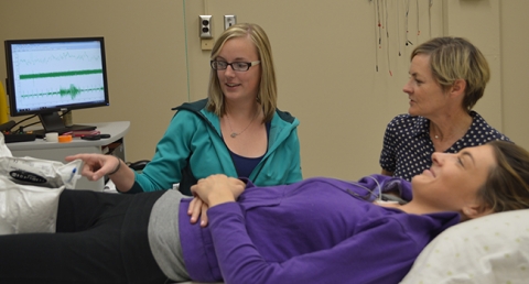 Jennifer Vranish (then a graduate student in the Bailey Lab, now a PhD), discusses her research with Dr. Fiona Bailey while a subject participates in the pilot physiology study.